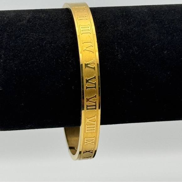 Gold Roman Numeral Bangle Bracelet Faux Hinge 7.5” - Picture 2 of 12